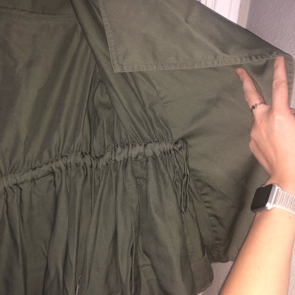THE CUTEST ARMY GREEN JACKET!🔥 ADJUSTABLE WAIST! - Picture 4 of 5